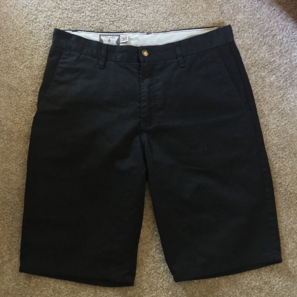 black volcom chino shorts